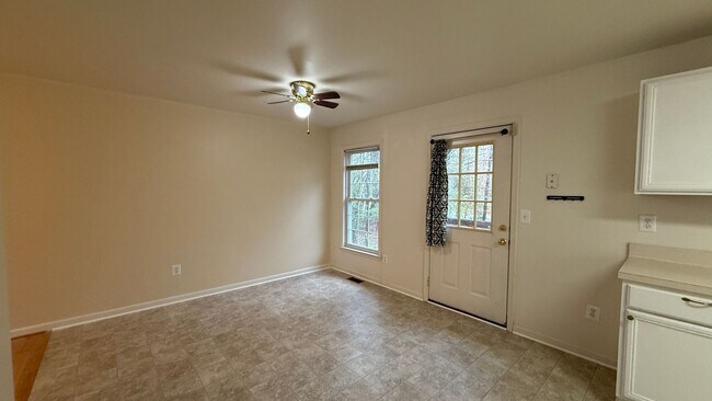 Building Photo - 3 Bedroom Rambler in Spotslvania