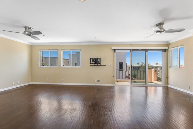 Building Photo - 209 Crest Dr