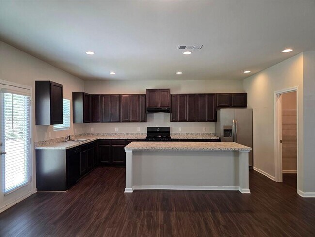 Building Photo - 85 Pointe Pl