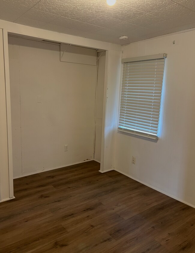 Building Photo - 239 S 200 W