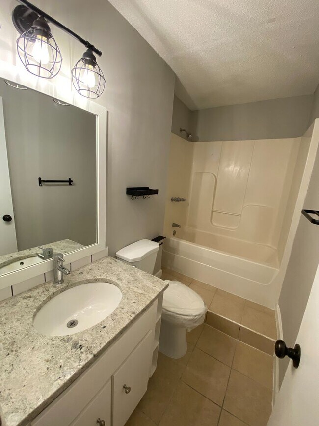 Building Photo - **MANAGERS SPECIAL $250 OFF FIRST MONTH RE...