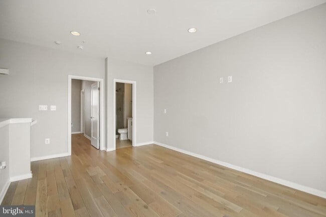 Building Photo - 621 Parkside Pl NE