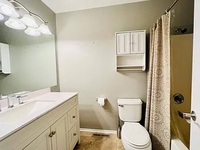 Building Photo - 6714 N 110th Ave