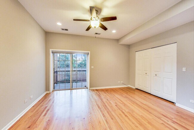 Building Photo - 825 W Cuyler Ave