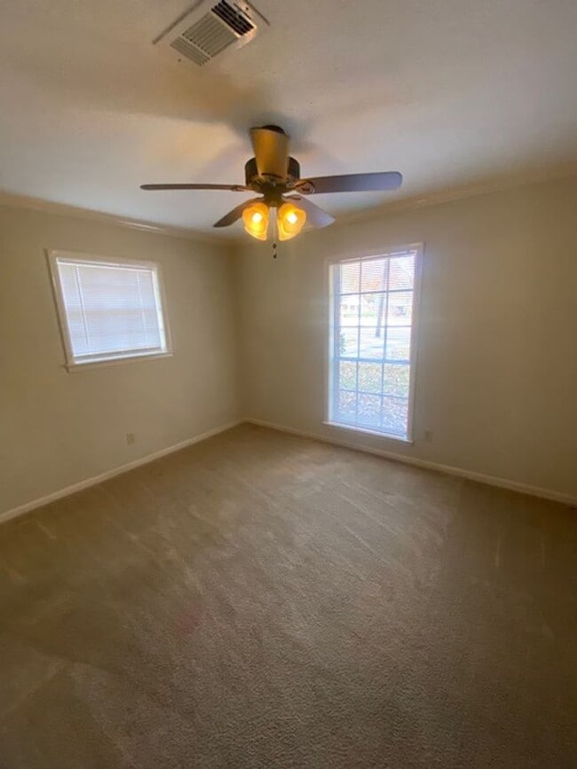 Building Photo - Renovated 3 Bedroom 2 Bath Home for Rent!