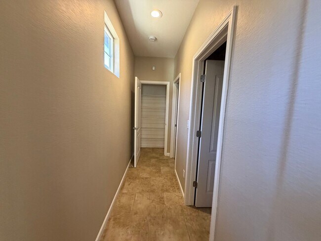 Building Photo - 485 Cicada Ct