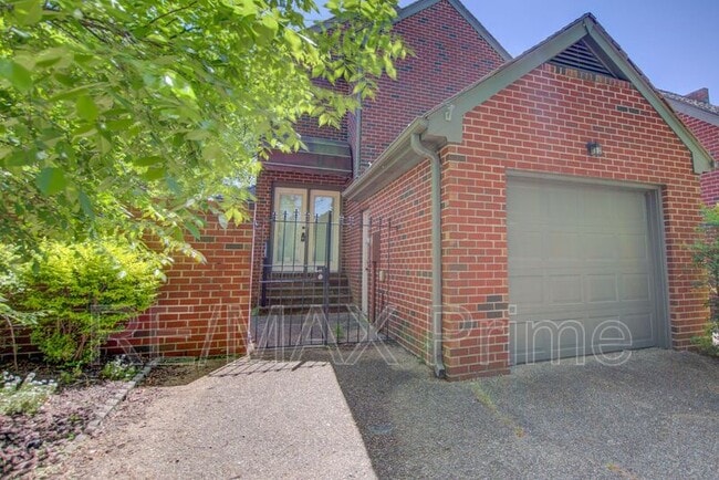 Building Photo - 1229 Llewellyn Ave