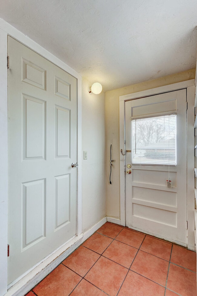 Building Photo - Welcome to the Bethany 2 Bedroom, a charmi...