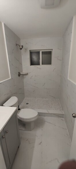 Building Photo - 2504 NW 9th Ln