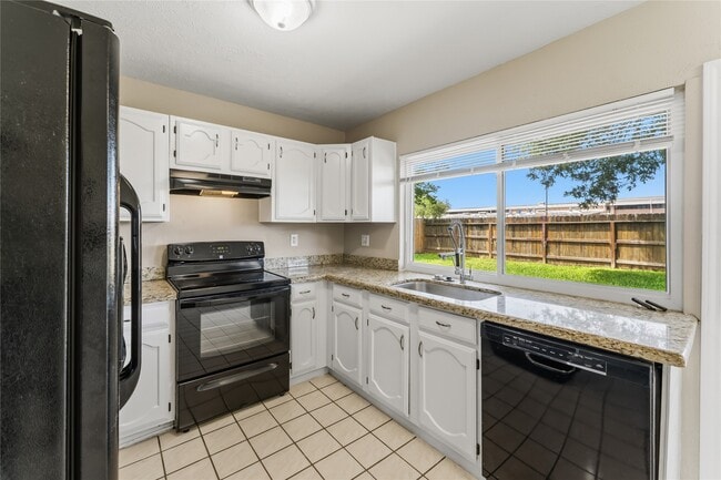 Building Photo - 16958 Jenikay St