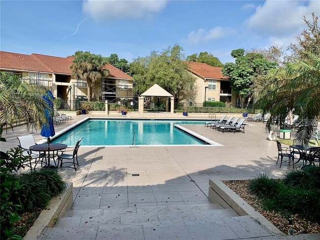Building Photo - 4009 Crockers Lake Blvd