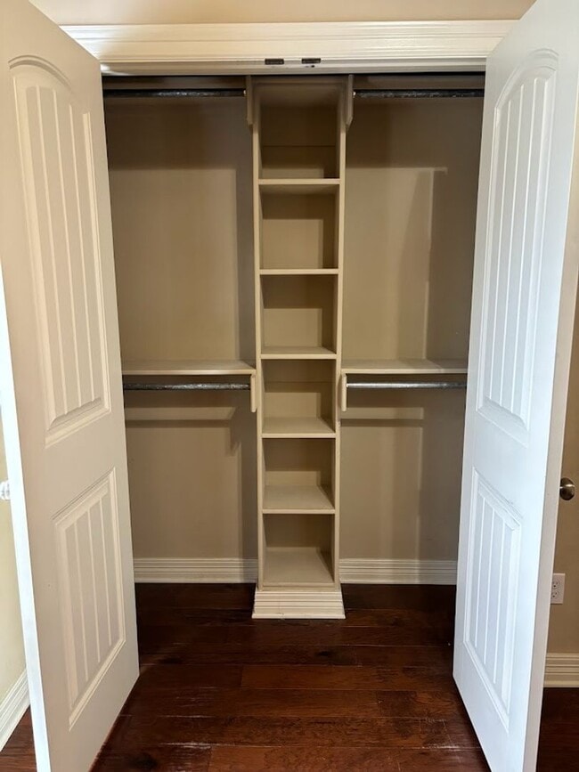 Building Photo - 508 Brompton Ln