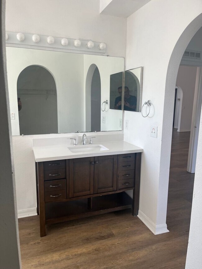 Building Photo - 3 BR/2BA $1950 Middleburg