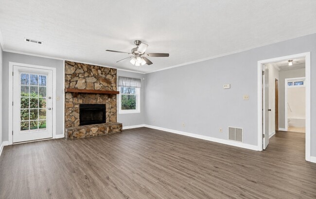 Building Photo - 50 Old Lantern Dr