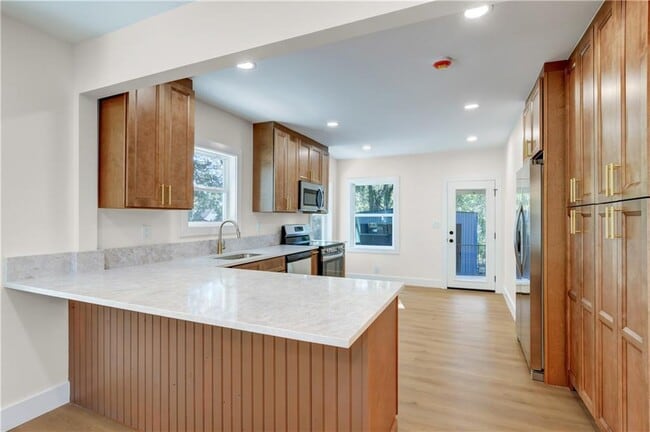 Building Photo - 458 Shannon Dr SW