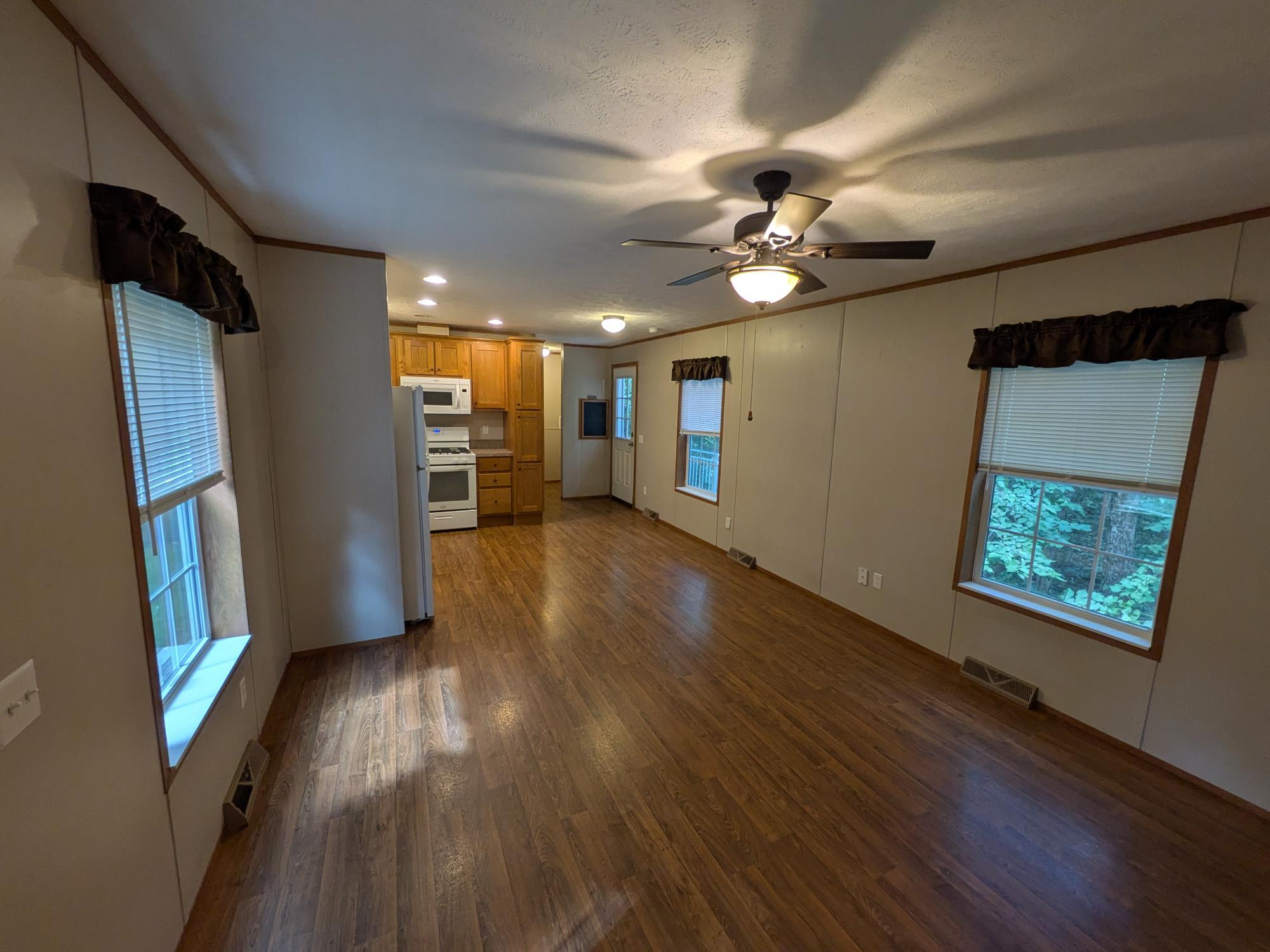 Building Photo - 204 Pine Grove Dr