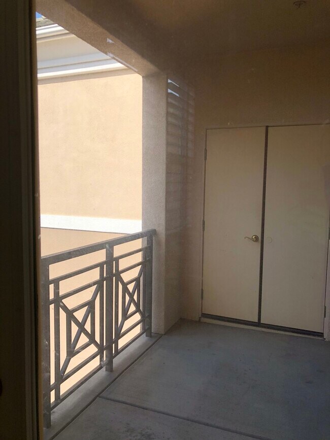 Balcony w/Natural Gas Line for BBQ - 13075 Pacific Promenade