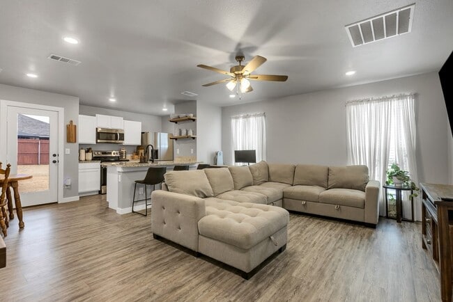 Building Photo - 2 Maverick Dr