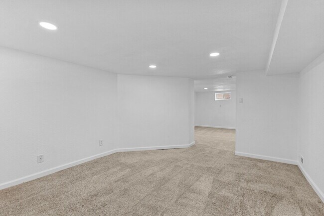 Building Photo - This Renovated Lakewood Ranch is perfect f...