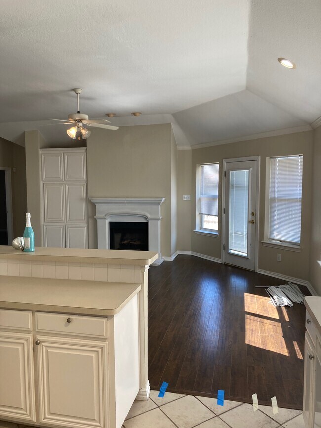 Building Photo - 8520 Western Meadows Dr