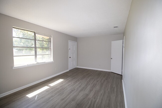 Building Photo - 217 Allenwood Dr