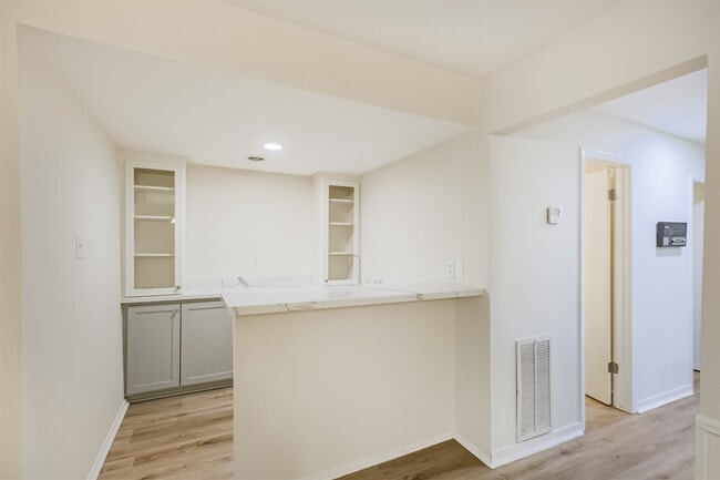 Building Photo - 3362 Continental Dr