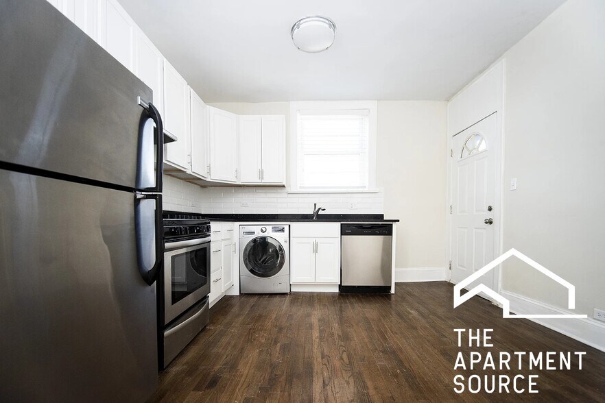 Building Photo - 918 Green Bay Rd