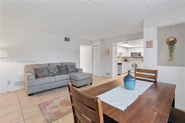 Building Photo - 1145 N Shannon Ave