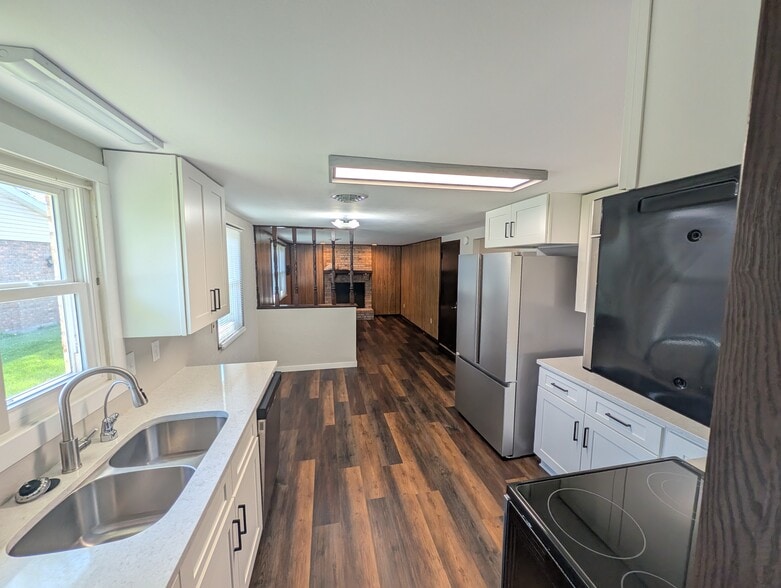 Building Photo - 1070 Westchester Ct