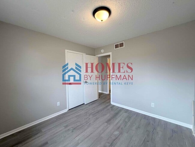 Building Photo - Three Bedroom House | Remodeled & Move in Ready