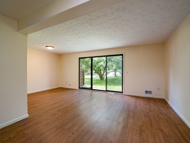 TH Living Room - Chili Commons