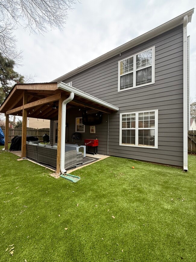 Building Photo - 2317 Kissing Tree Ln SE