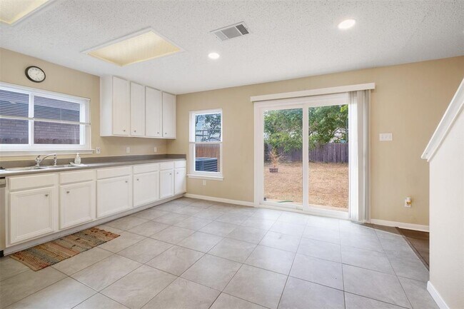 Building Photo - 2507 Byfield Dr