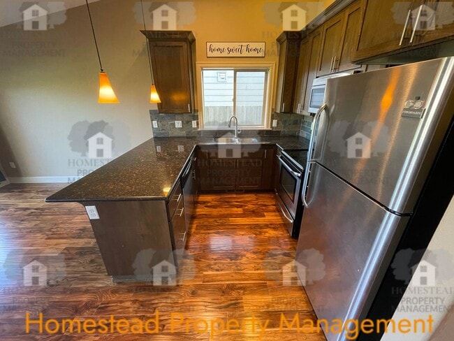 Building Photo - Single level, 3 bedroom house in desired neighborhood of Keizer!