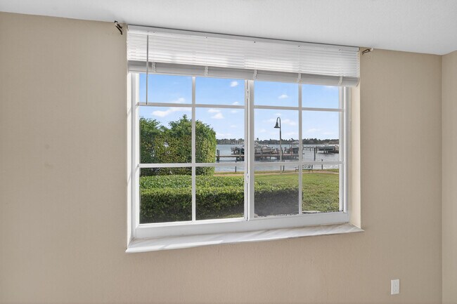 Building Photo - 167 Yacht Club Way