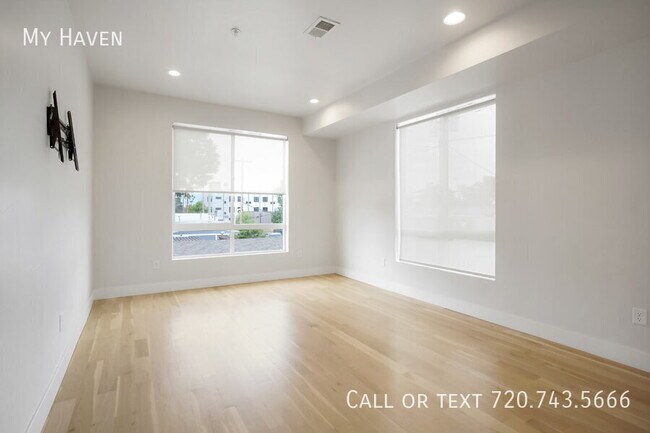 Building Photo - 3520 W Conejos Pl