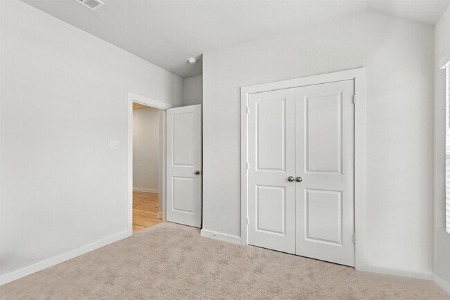 Building Photo - 643 Scarlett St