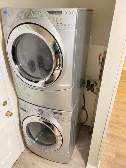 Kitchen Washer & Dryer - 702 Clovis Ave