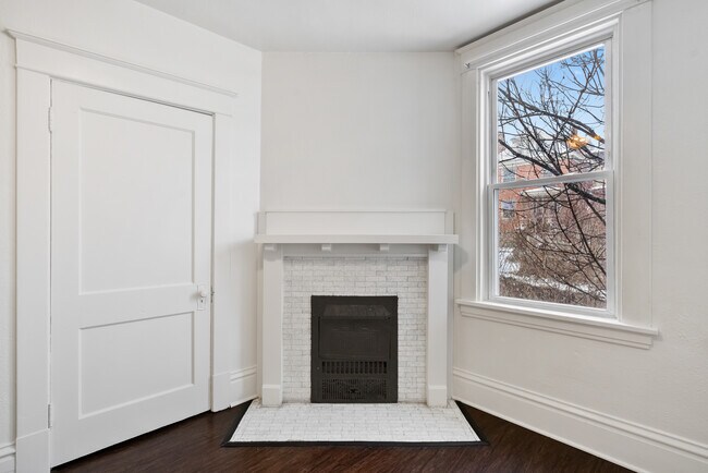 Building Photo - 439 Kingsboro St