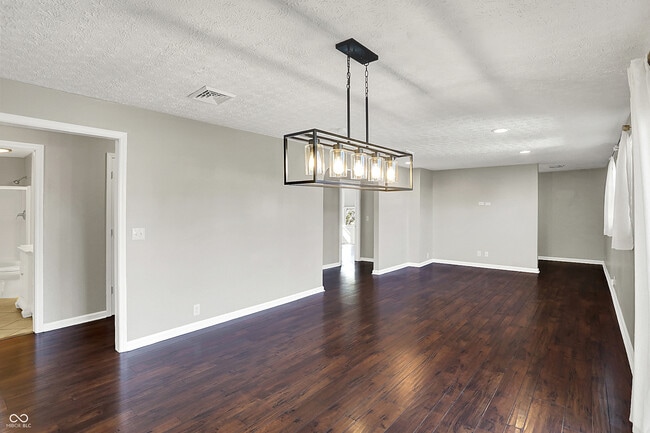 Building Photo - 301 W Pierce St