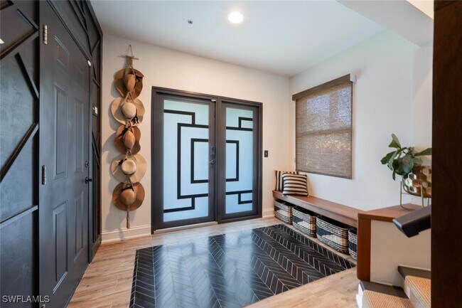 Building Photo - 3858 Riviera Cir