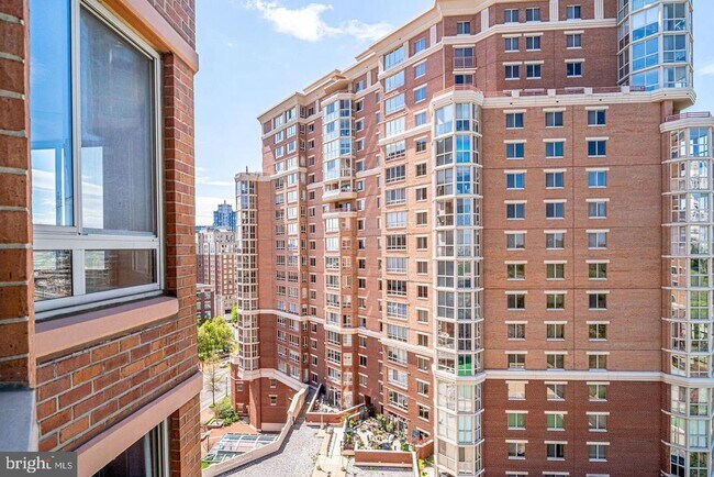 Building Photo - 2151 Jamieson Ave