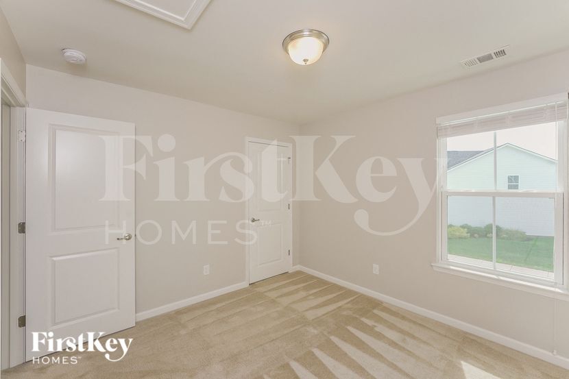 Building Photo - 102 Shanache Dr