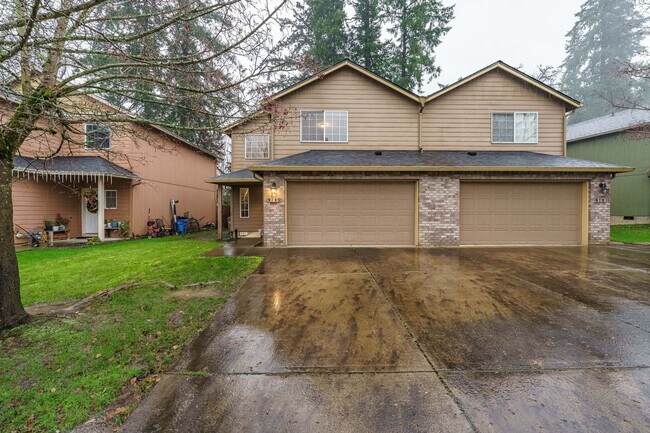 Building Photo - Recently Updated 3 Bedroom 2.5 Bath Duplex - Located in Convenient Hazel Dell Neighborhood