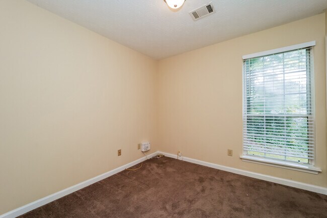 Building Photo - Wonderful 4 Bed Home!!