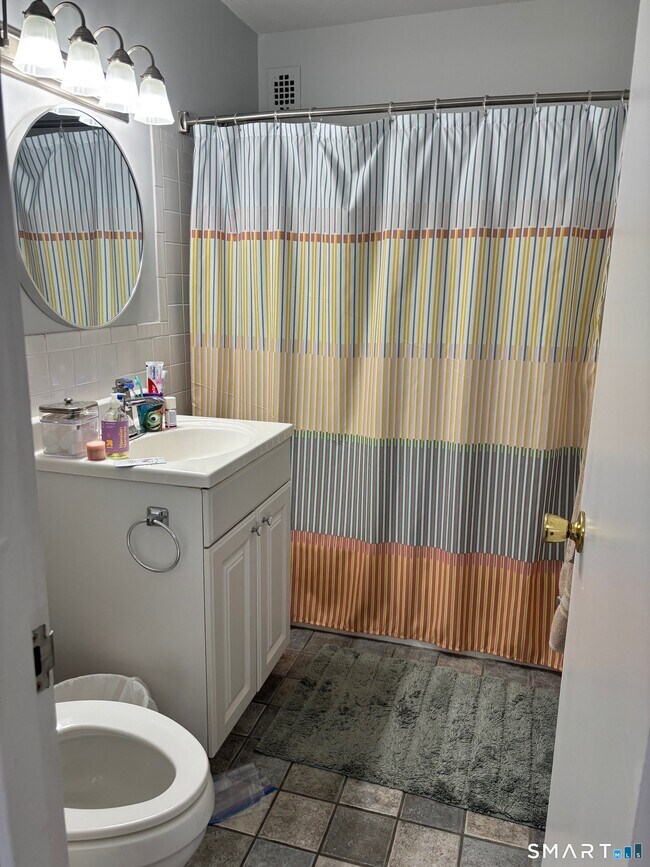 Building Photo - 65 Glenbrook Rd