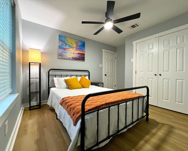 Bedroom 2 ($850) - 320 Applewood Ln