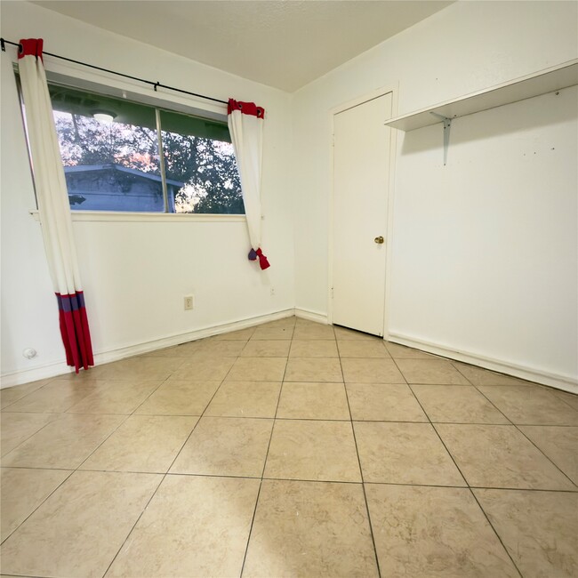 Building Photo - 6406 Tall Willow Dr