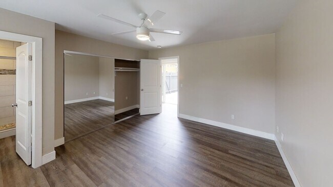 Building Photo - Large House, Great for Big Group! Close to...