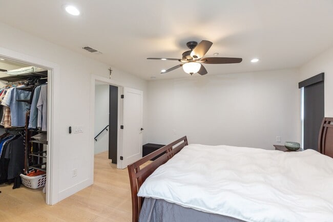 Building Photo - 3 Bedroom Townhome in the Escala Community of Mission Valley